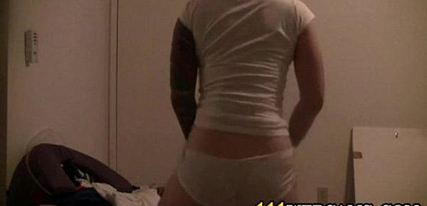  Boty girl shake her juicy ass in front of webcamera